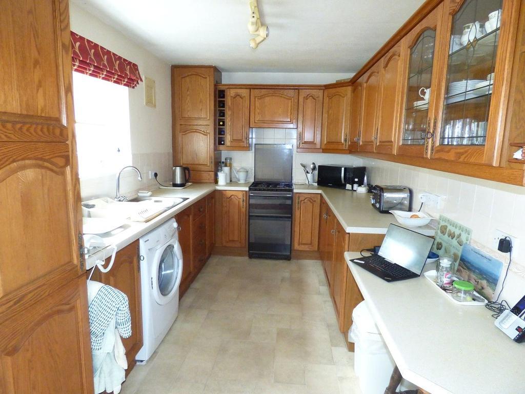 Sycamore Avenue, Meltham, Holmfirth, HD9 2 bed bungalow £150,000