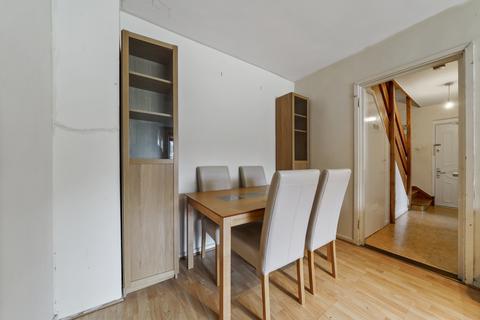 34 Lambourn Close, London, W7 2LN