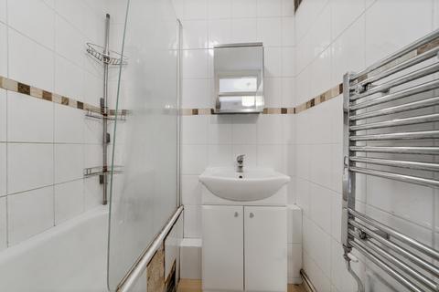 34 Lambourn Close, London, W7 2LN