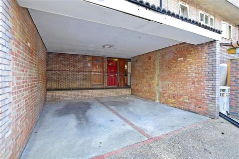 26 Mcintosh Close, Wallington, SM6 9JP