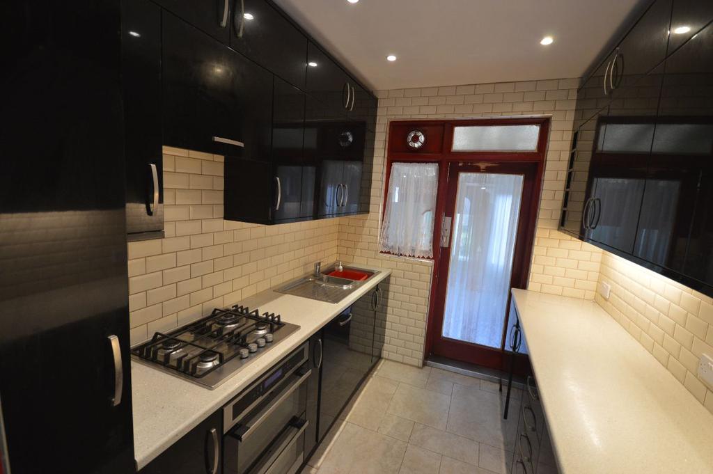Sheringham Drive, Barking 4 bed semidetached house £1,750 pcm (£404 pw)