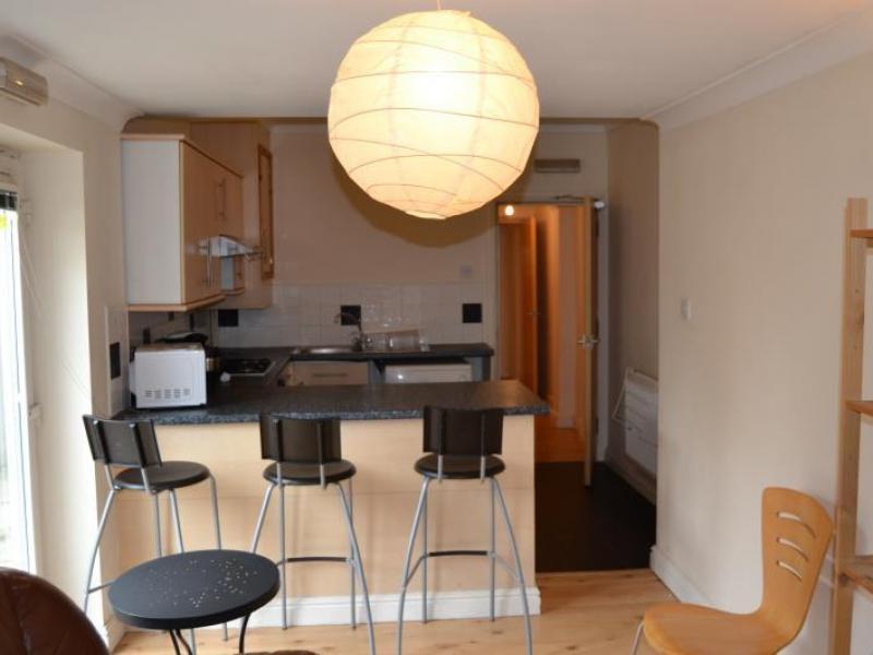 Keppoch Street, Roath, Cardiff 3 bed flat £960 pcm (£222 pw)