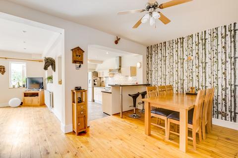 91 Edgell Road, Staines-upon-thames, TW18 2EN