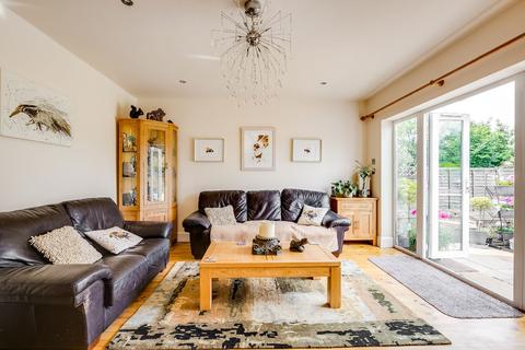 91 Edgell Road, Staines-upon-thames, TW18 2EN