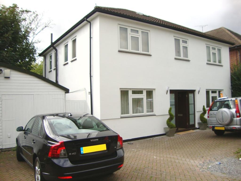 Abercorn Road, Mill Hill NW7 5 bed detached house £2,700 pcm (£623 pw)