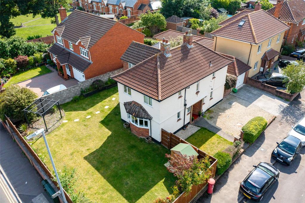 Gore Road, Burnham-On-Sea, Somerset, TA8 4 bed detached house - £515,000