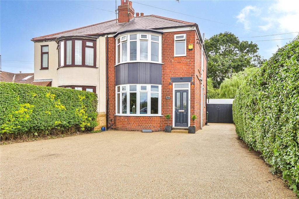 Station Road, Burstwick, Hull, HU12 3 bed semidetached house £170,000
