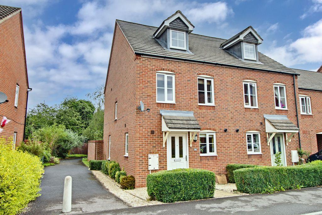 Kirby Drive, Bramley, Basingstoke... 3 bed townhouse £325,000