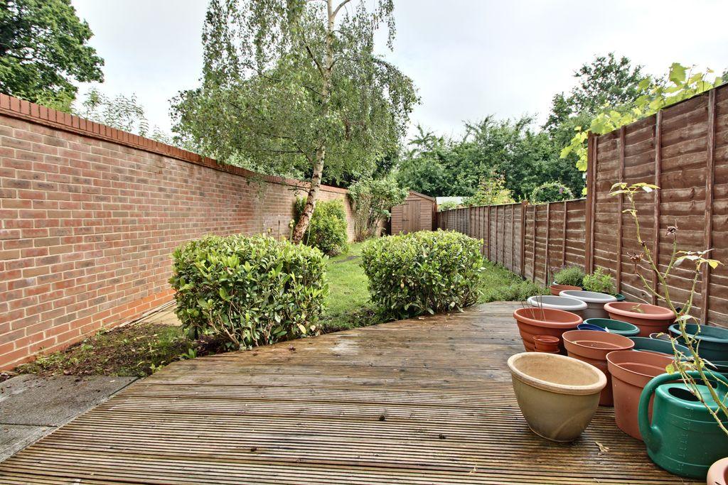 Kirby Drive, Bramley, Basingstoke... 3 bed townhouse £325,000