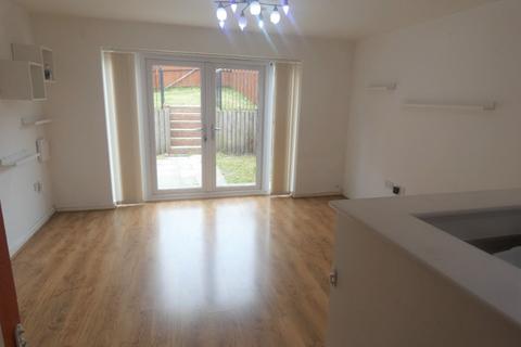 2 bedroom semi-detached house to rent, Christie Lane, Salford, M7