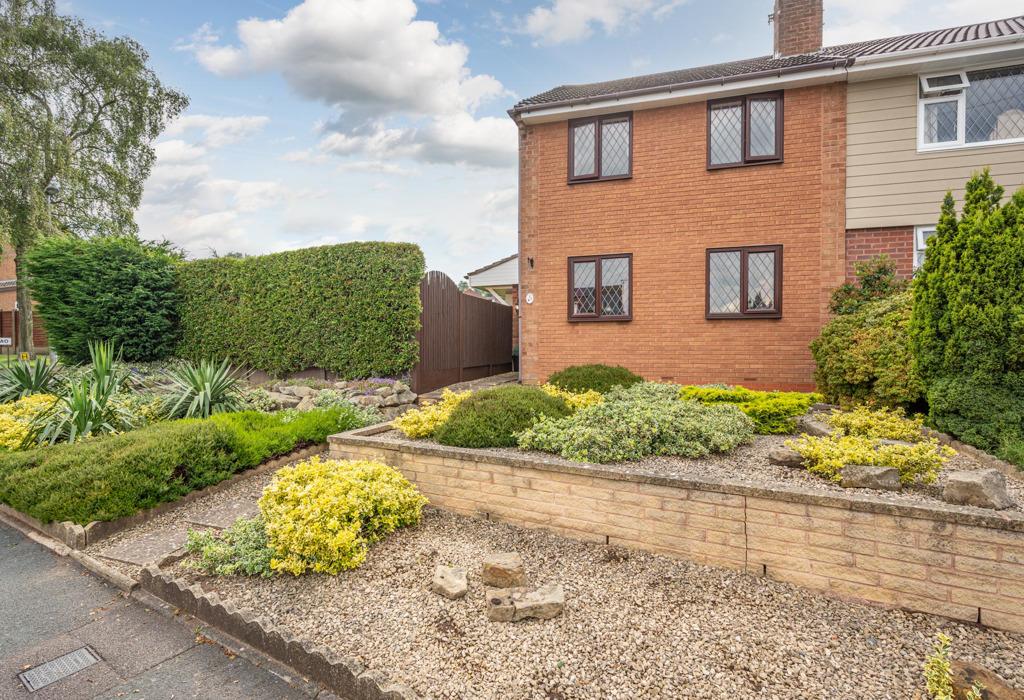 Kingswood Road, Kingswinford, DY6 9TA 3 bed semidetached house £269,950