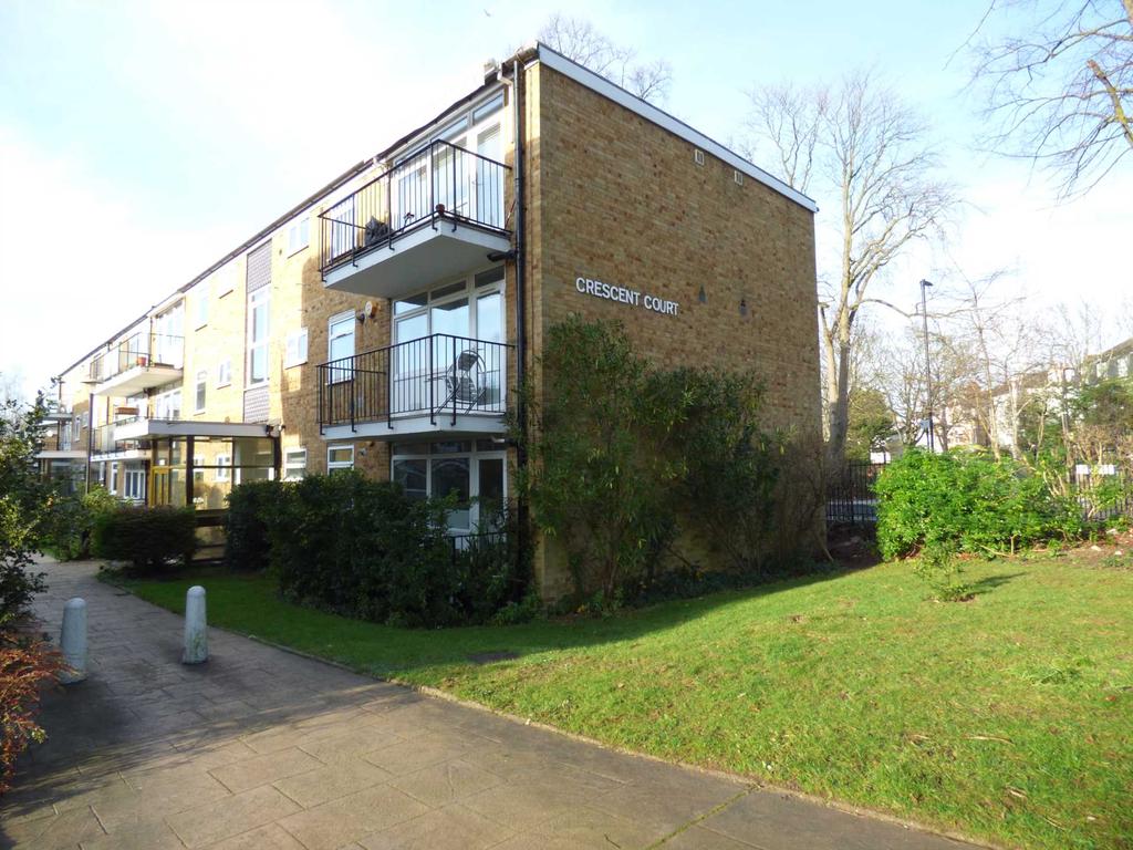 Crescent Court, Park Hill, Clapham, SW4 2 bed flat £1,650 pcm (£381 pw)