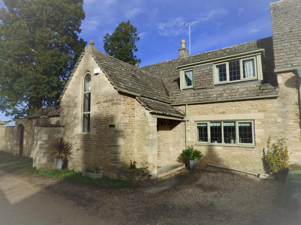 Claydon, Lechlade 2 bed cottage £385,000