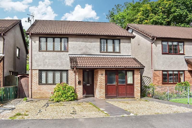 Riverside, Aberkenfig, Bridgend . CF32 9DA 4 bed detached house £235,000
