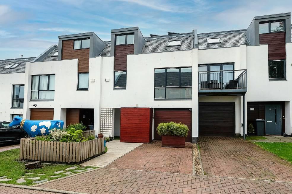 92 Bavelaw Road, BALERNO, Balerno... 3 bed townhouse £365,000