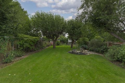 44 Claygate Lane, Esher, KT10 0AQ