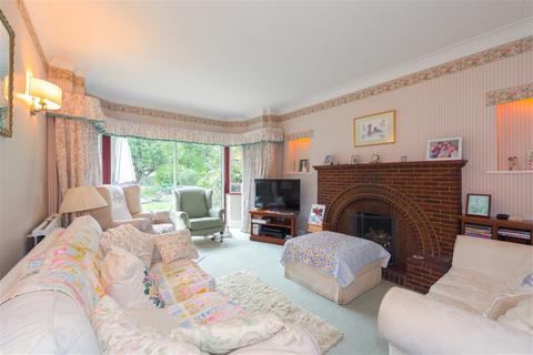 44 Claygate Lane, Esher, KT10 0AQ