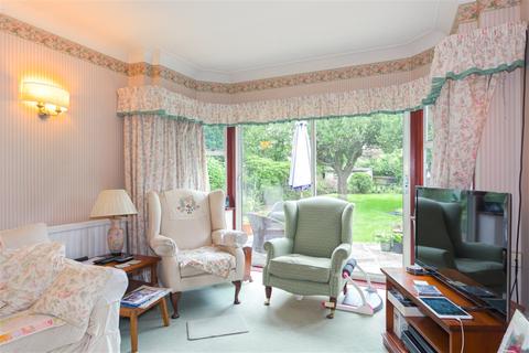 44 Claygate Lane, Esher, KT10 0AQ
