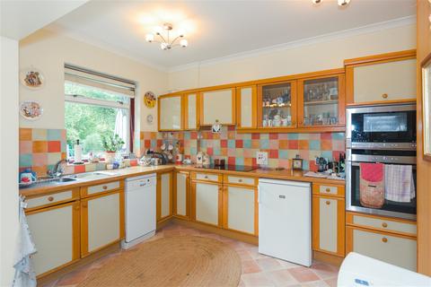 44 Claygate Lane, Esher, KT10 0AQ