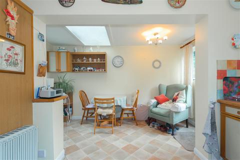 44 Claygate Lane, Esher, KT10 0AQ