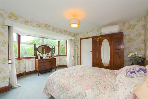44 Claygate Lane, Esher, KT10 0AQ