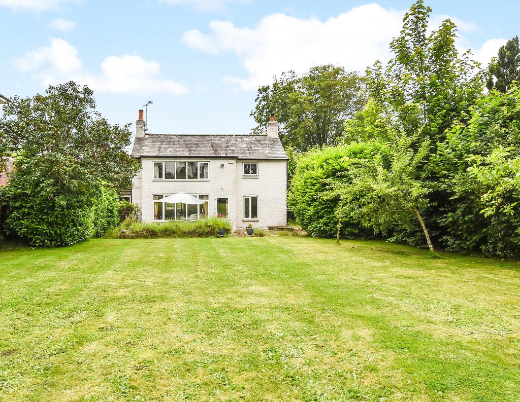 St. Marys Road, Liss, Hampshire, GU33 4 bed detached house £750,000