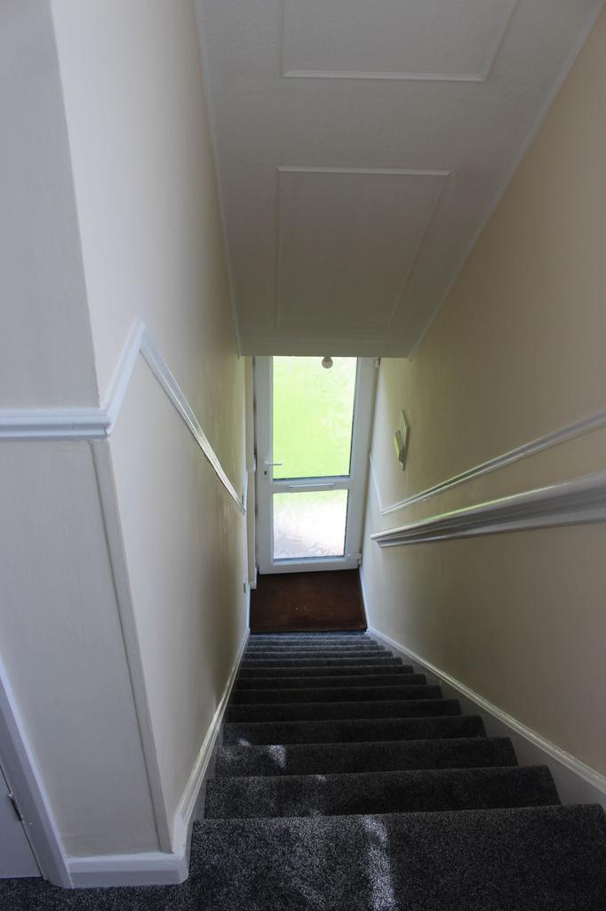 Apartment in Chatham, Medway - View 3