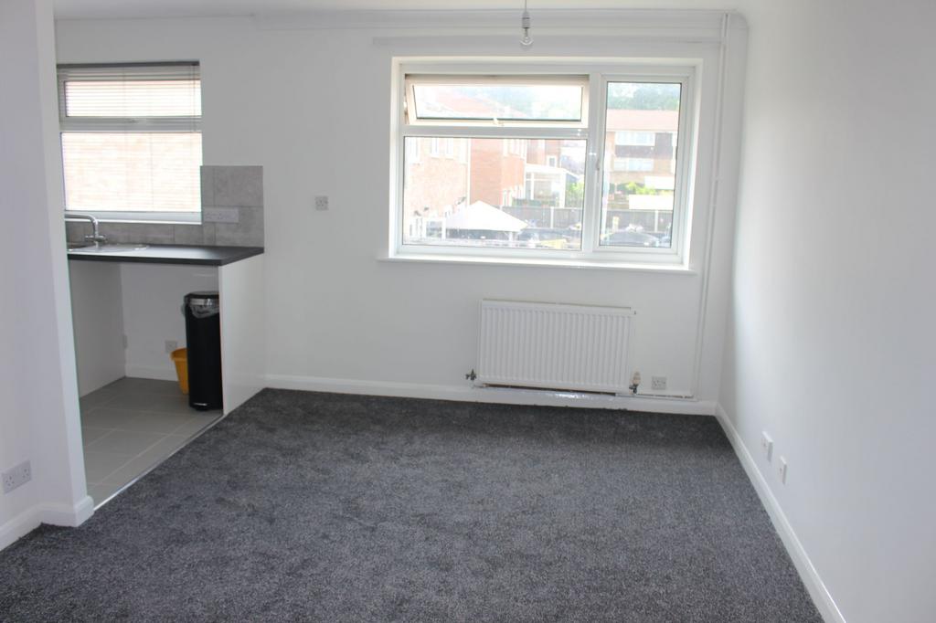 Apartment in Chatham, Medway - View 4