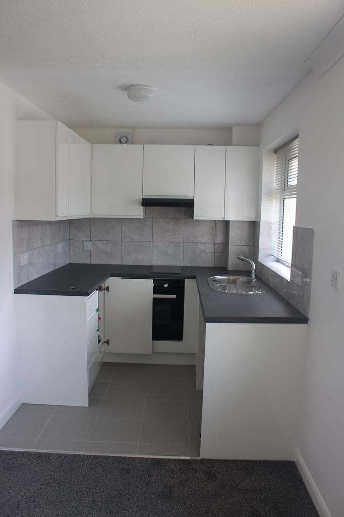 Apartment in Chatham, Medway - More