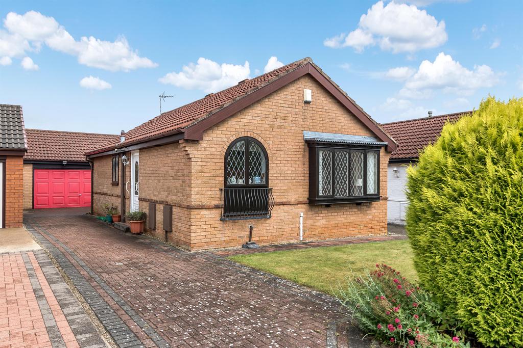Balmoral Drive, Beverley, East Yorkshire, HU17 8UH 2 bed bungalow for