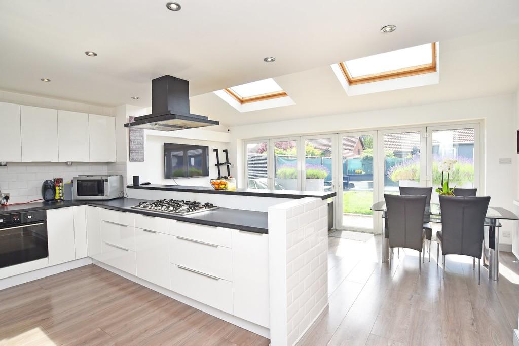 Rossett Way, Harrogate 6 bed semidetached house £600,000