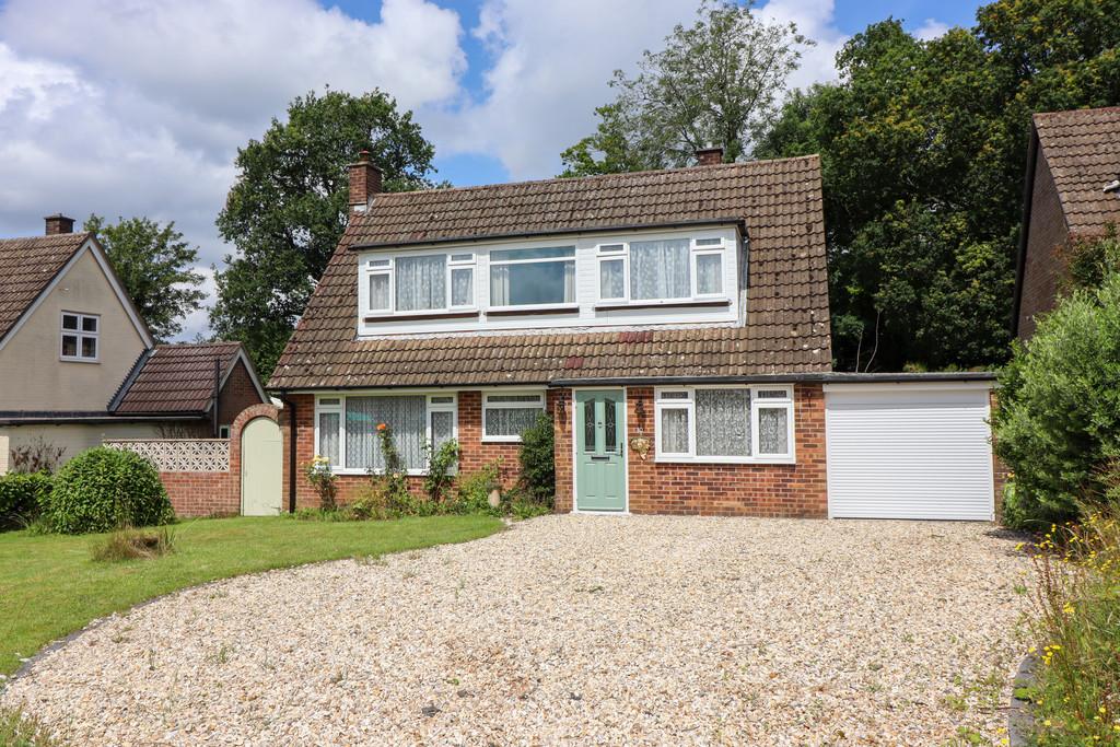 Winston Rise, Four Marks 3 bed chalet £579,500