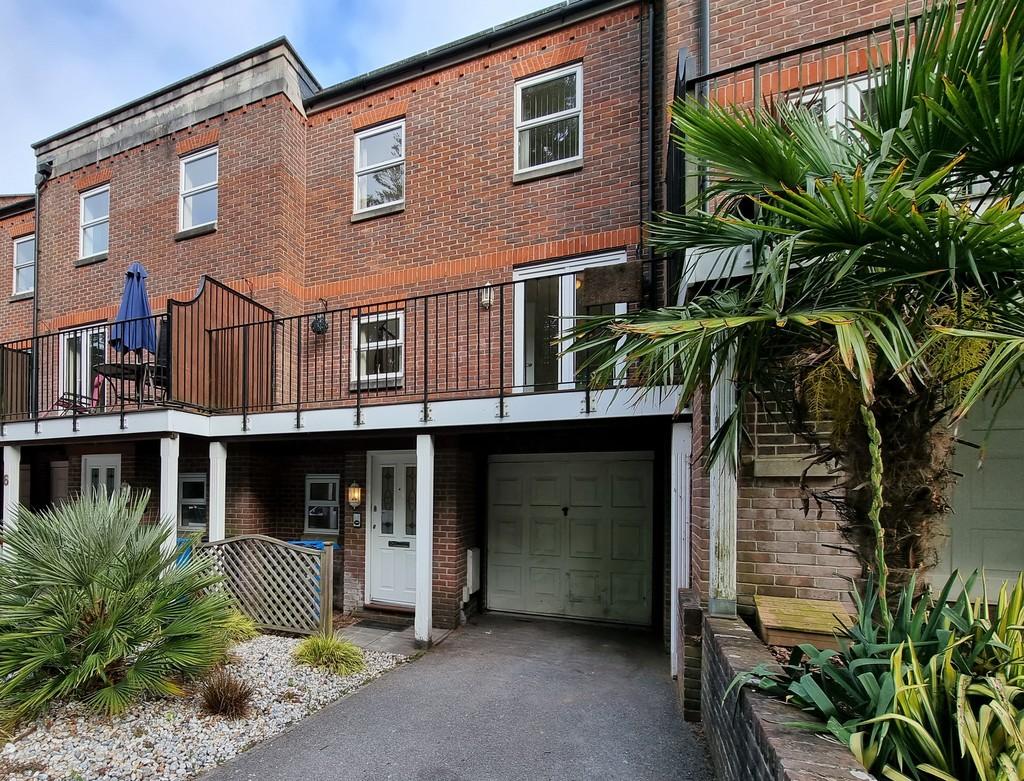 Parkstone Heights, Newtown 3 bed townhouse £1,450 pcm (£335 pw)