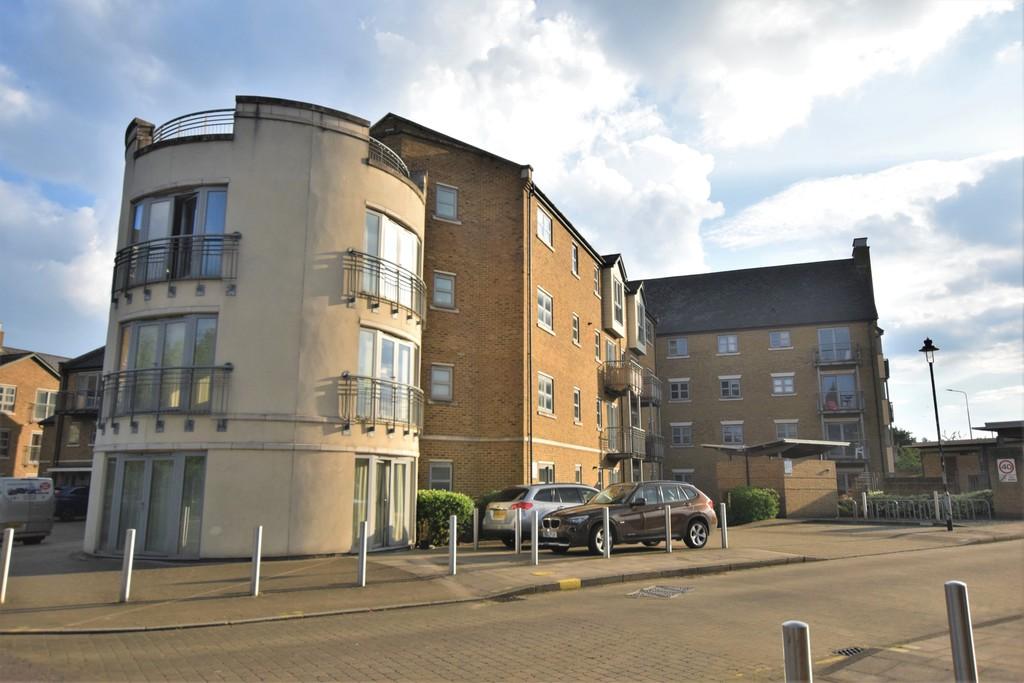 Rotary Way, Colchester, CO3 3LG 2 bed property £200,000