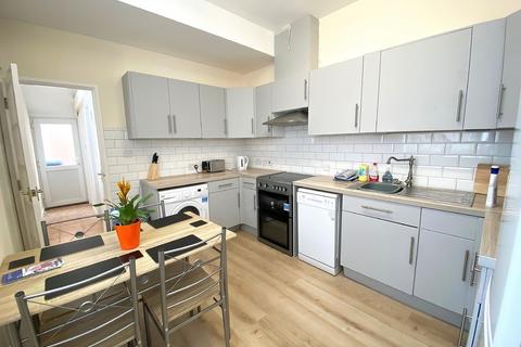 6 bedroom end of terrace house to rent, Delamere Road, Southsea