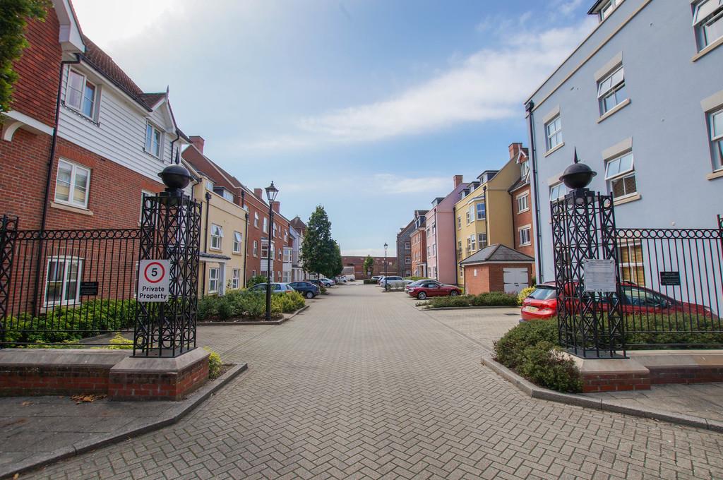 St Agnes Place, Chichester 1 bed flat £900 pcm (£208 pw)