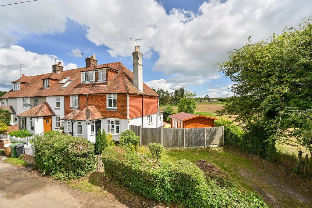 Rose Cottages, Lenham Forstal Road, Lenham Heath, Kent, ME17 3 bed semi