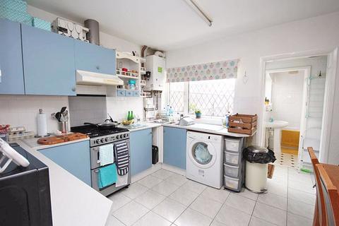 13 Helene Grove, Grimsby, DN32 8JX