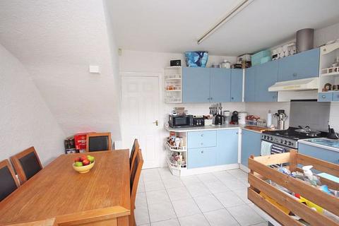 13 Helene Grove, Grimsby, DN32 8JX