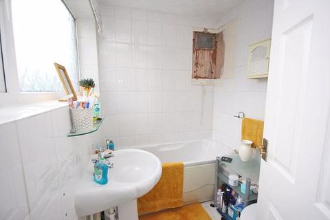 13 Helene Grove, Grimsby, DN32 8JX