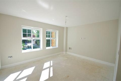 4 bedroom terraced house to rent - Langley Place, 99 Langley Road, Watford, Hertfordshire, WD17