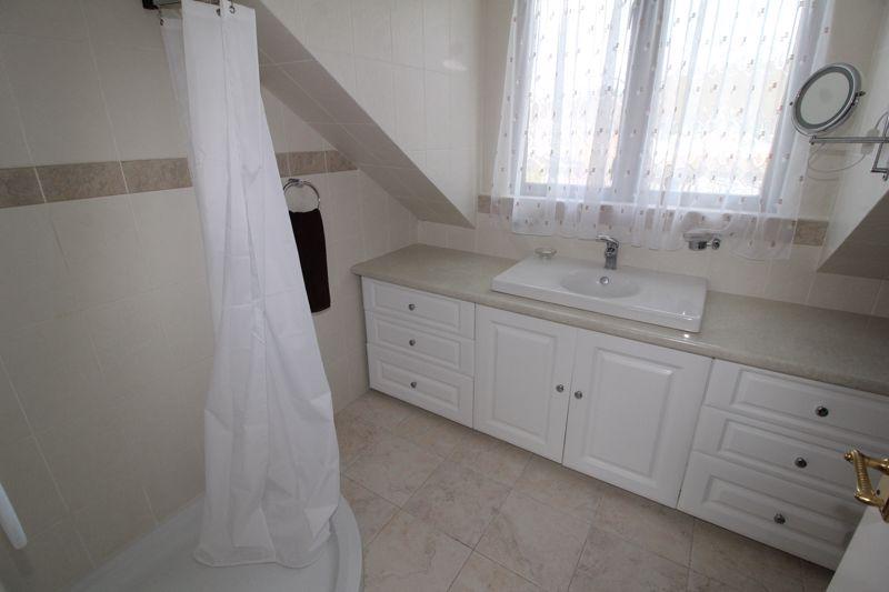 Ensuite Shower/WC