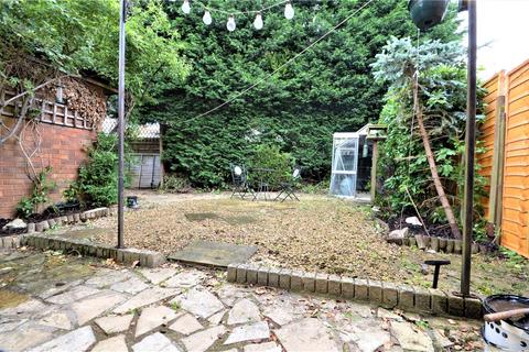 2 bedroom end of terrace house to rent, Hookwood, Surrey, RH6