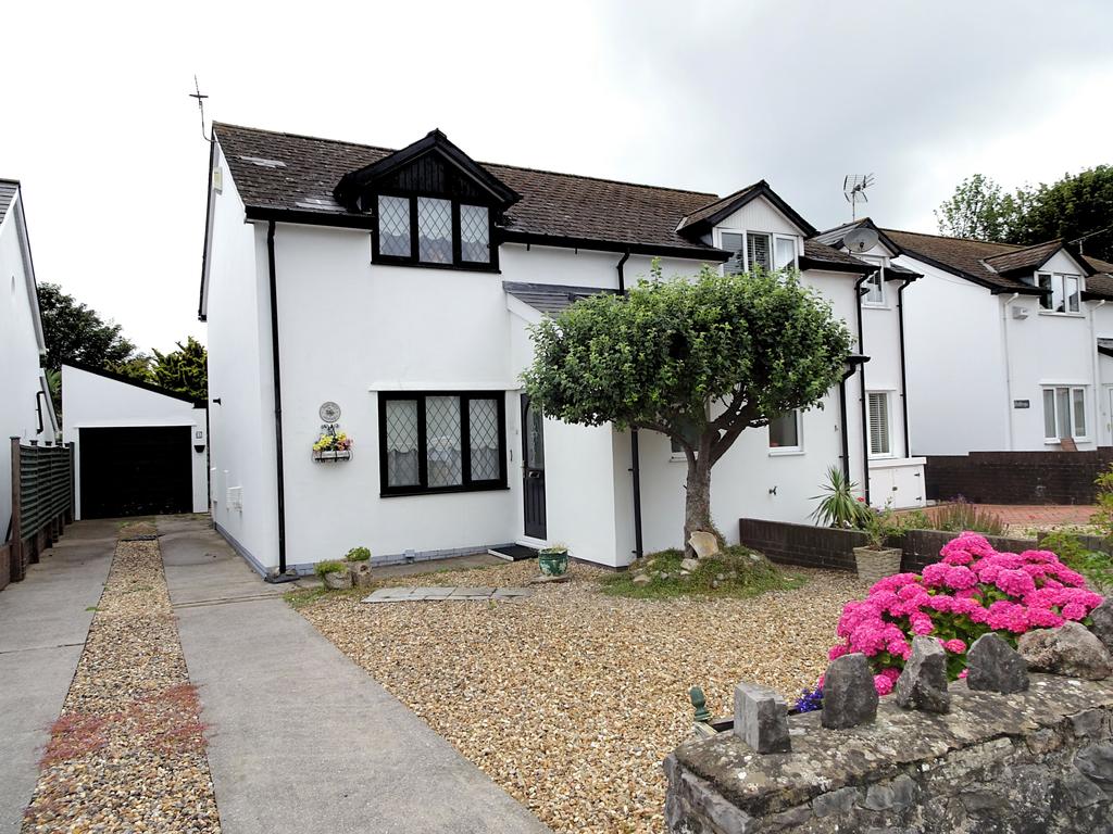 PINE CLOSE, NEWTON, PORTHCAWL, CF36 5NX 2 bed semidetached house £