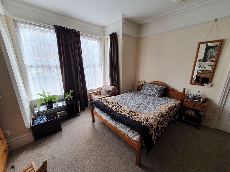 Hatfield Road, Ipswich Mixed use £395 pcm (£91 pw)