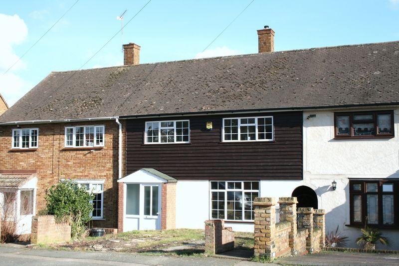 Woodbridge Lane, Romford 3 bed terraced house £1,350 pcm (£312 pw)