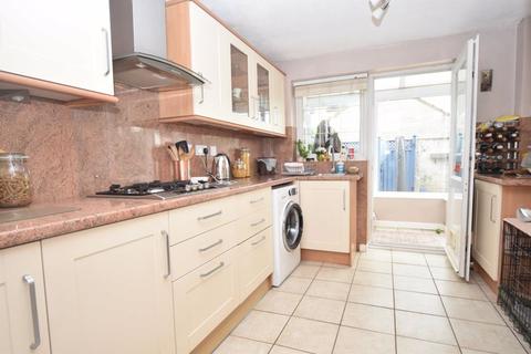 2 Barrymore Close, Langport, TA10 9TB