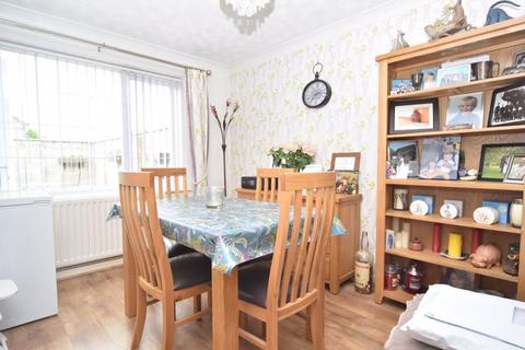 2 Barrymore Close, Langport, TA10 9TB