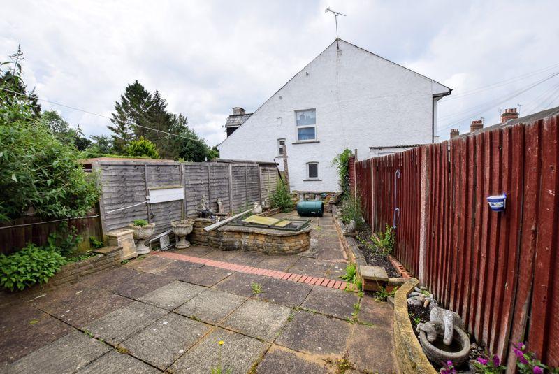 Chiltern Street, Aylesbury 2 bed end of terrace house £275,000