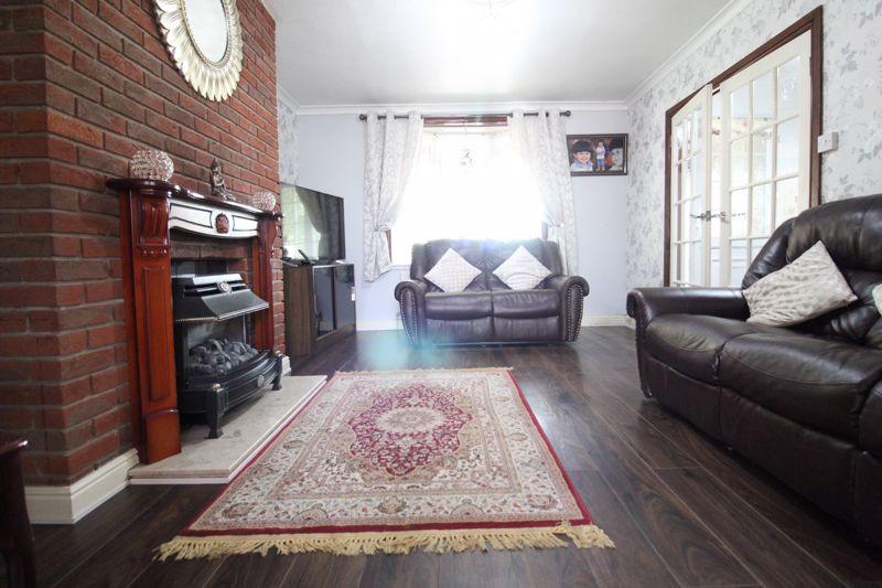Hallam Crescent East, Braunstone, Leicester 3 bed semidetached house